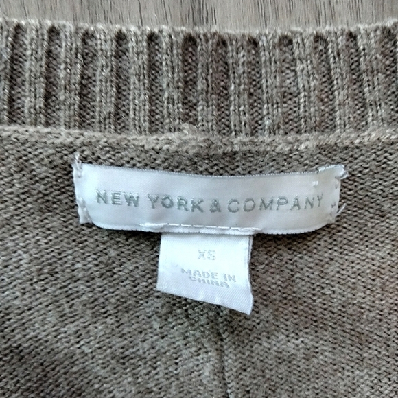 New York & Company Brown V-Neck Long Sleeve Asymmetrical Oversized Sweater Sz XS - Picture 4 of 7